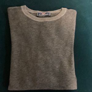 NWOT VINEYARD VINES Men’s medium crew neck in grey.